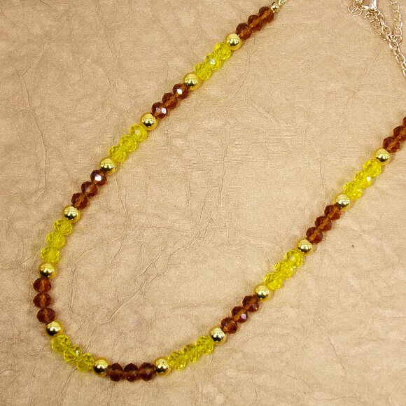 Yellow and brown all glass bead necklace mixed with polished gold beads. - Picture 8 of 8